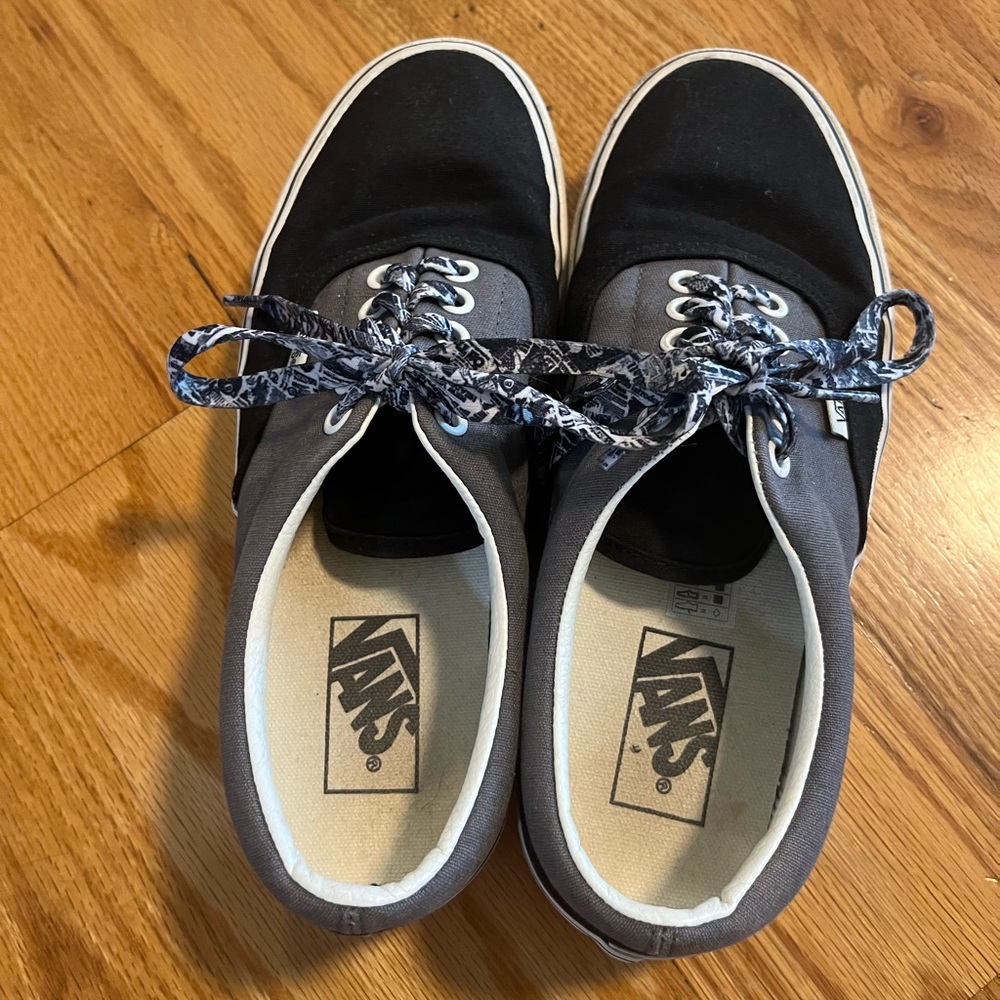Vans tie up